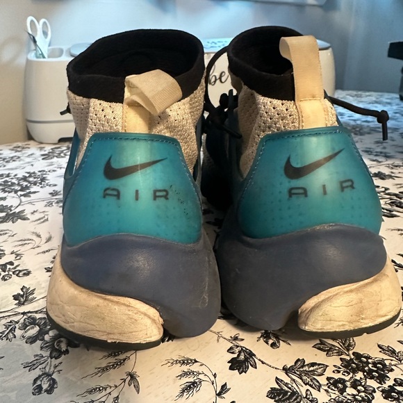 Athletic_Shoes